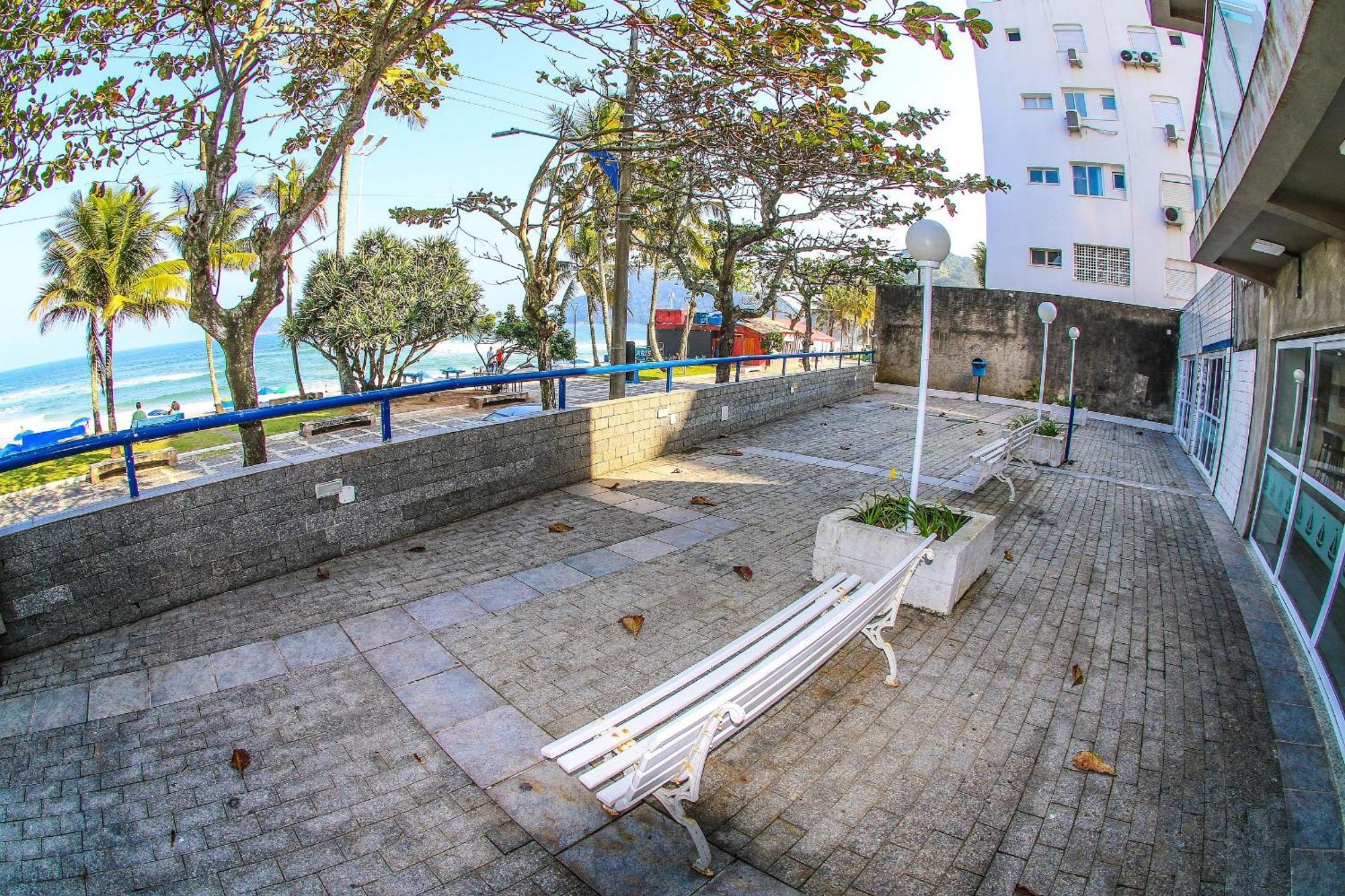 1E - Pé na areia do Guarujá - Praia do Tombo Exterior foto